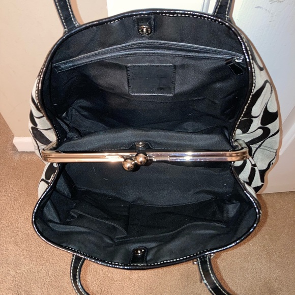 Gorgeous Coach Bag - Picture 15 of 16